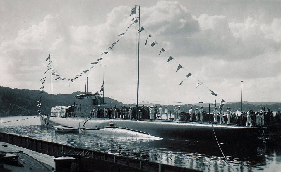 La-Maddalena-20-settembre-1928.-Consegna-della-Bandiera-di-combattimento-al-sommergibile-Millelire.jpg