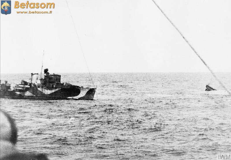 HMS.WHEATLAND-Smg.ASTERIA_affonda-17.02.1943_IWM_A-16689_800.jpg