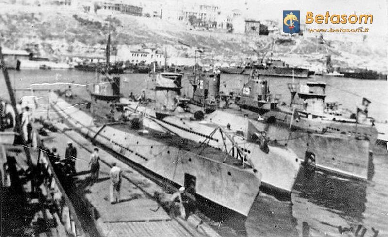 Smg.S-35_S-41.ex.Marea_B-35_S-201_S-39.ex.Rechinul_Sebastopoli.07.o.08-1949.jpg